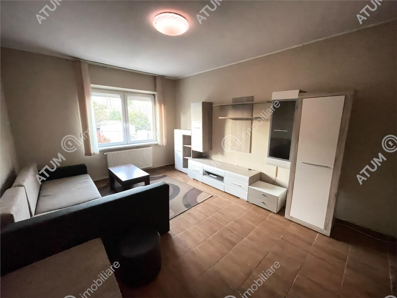 De inchiriat casa cu 3 camere decomandate curte comuna si terasa in zona Hipodrom din Sibiu - Sibiu