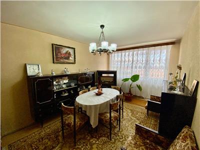 Se vinde apartament cu 3 camere decomandate de 65 mp utili pe Mihai Viteazul