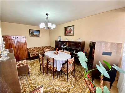 Se vinde apartament cu 3 camere decomandate de 65 mp utili pe Mihai Viteazul