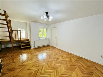 Se vinde apartament renovat la casa cu 2 camere si pivnita in zona Terezian