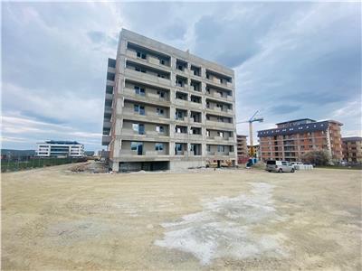 De vanzare apartament cu 3 camere decomandate cu 2 balcoane si loc de parcare in zona Calea Surii Mici