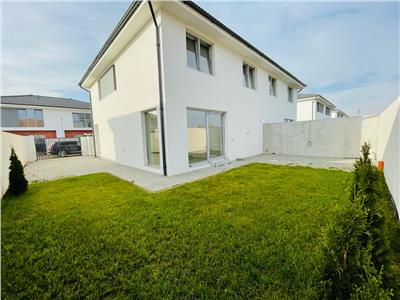 De vanzare casa cu 4 camere terasa si carport in Selimbar