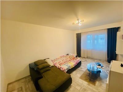 De inchiriat apartament cu 3 camere si 2 balcoane la etajul 1 in zona Vasile Aaron