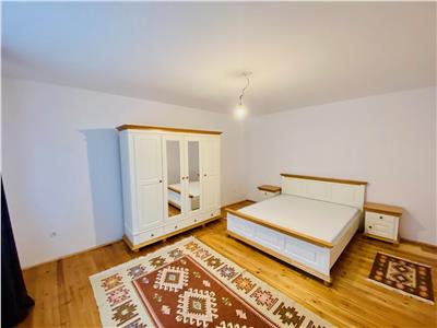 De inchiriat casa renovata cu 2 camere si curte libera de 118 mp in zona Lzaret din Sibiu