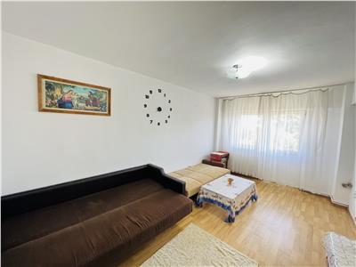 Apartament de vanzare cu 3 camere decomandate 2 balcoane la etajul 1 situat in zona Milea din Sibiu