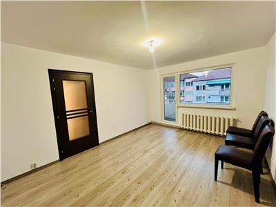 De vanzare apartament renovat cu 2 camere si balcon zona Rahovei din Sibiu
