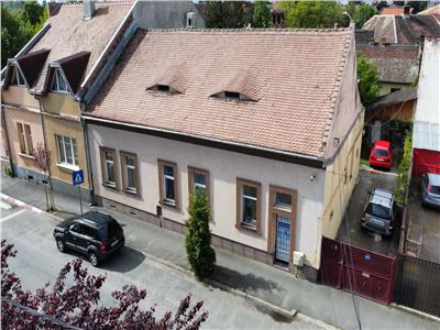 Se vinde casa individuala cu 230 mp utili si 720 mp teren langa Centrul Istoric din Sibiu