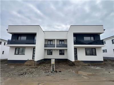 Casa de vanzare cu 4 camere 2 bai 2 balcoane si curte libera de 50 mp situata in zona Calea Cisnadiei din Sibiu