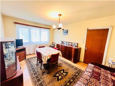 Apartament de inchiriat cu 3 camere 2 balcoane etaj 3 situat in zona Rahovei din Sibiu