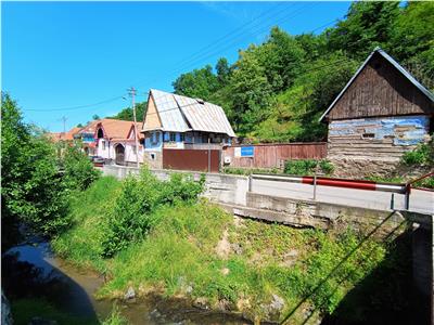Proprietate unicat - casa traditionala din lemn cu 930 mp teren in Rasinari langa Sibiu
