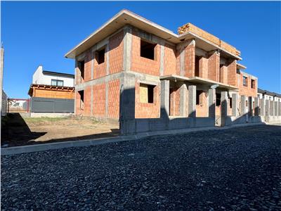 Casa de vanzare cu 4 camere 2 bai balcon teren 230 mp situat in Selimbar