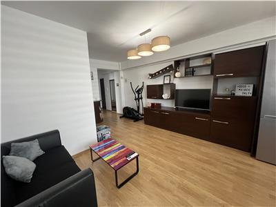 De inchiriat apartament cu 3 camere si balcon la etaj intermediar zona Doamna Stanca