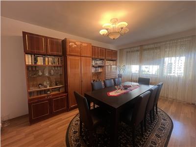 De vanzare apartament cu 3 camere decomandate si balcon la etaj intermediar zona Siretului