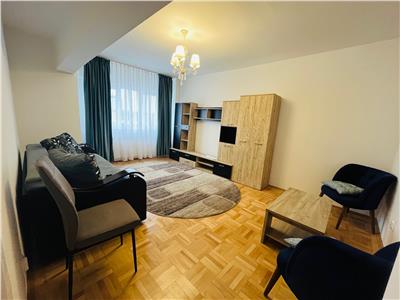 De inchiriat apartament renovat de 2 camere decomandate cu balcon si pivnita in zona Strand 1