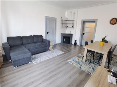 De inchiriat apartament  de 4 camere cu 2 bai si 2 balcoane situat in zona centrala Sibiu