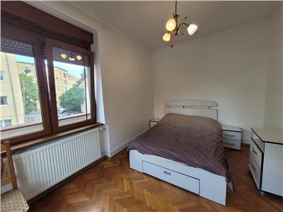 Apartament de inchiriat ultracentral cu 2 camere si balcon in zona Piata Habermann din Sibiu