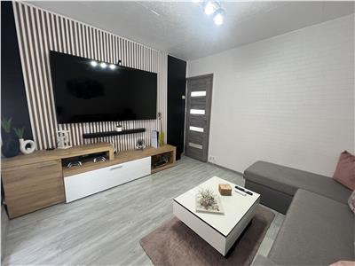 De vanzare apartament cu 3 camere decomandate si balcon etajul 2 zona Vasile Aaron din Sibiu