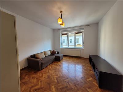 Spatiu de birouri de inchiriat cu 2 camere 2 bai balcon loc de parcare si pivnita in inima Sibiului, langa Piata Habermann