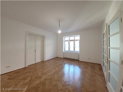 De inchiriat spatiu de birouri cu 4 camere si 3 bai in zona centrala din Sibiu