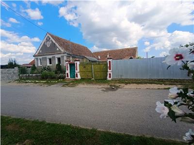 De vanzare casa cu 4 camere si 1650 mp teren in Porumbacu de Jos jud Sibiu