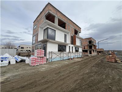 De vanzare casa moderna cu 4 camere 3 bai si teren de 214 mp in Selimbar zona Triajului