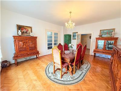 Apartament la casa cu 4 camere garaj pivnita si terasa de vanzare in Sibiu zona Blv Victoriei/ Parc Sub Arini