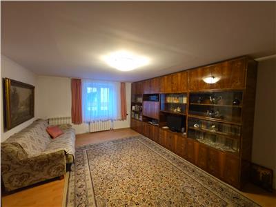 Casa de vazare spatioasa cu 3 camere balcon si gradina de 200 MP in centru istoric Sibiu