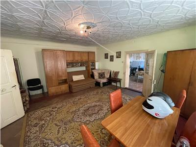 De vanzare apartament la casa cu 2 camere si curte comuna in zona centrala din Sibiu