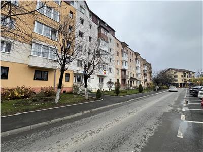 De vanzare apartament cu 2 camere si pivnita situat in zona Rahovei din Sibiu