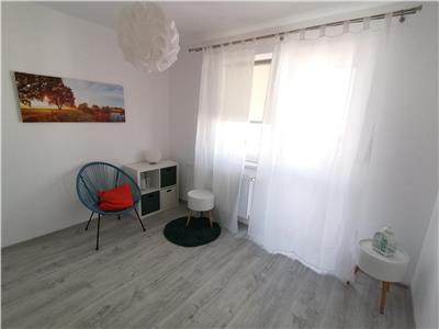 Apartament de inchiriat cu 3 camere decomandate balcon loc parcare in zona Calea Cisnadiei din Sibiu