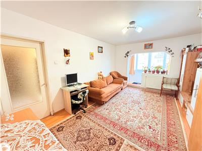 Apartament cu 3 camere decomandate de vanzare in Turnisor 2 bai 2 balcoane si pivnita