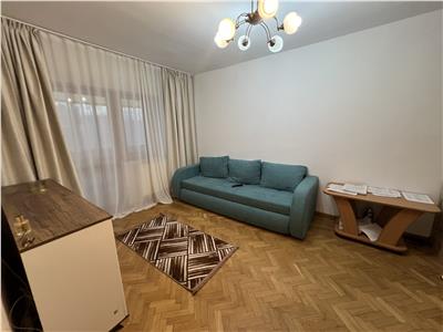 De vanzare apartament renovat de 2 camere decomandate cu balcon si pivnita zona Vasile Aaron