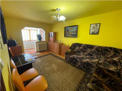 De vanzare apartament cu 3 camere decomandate si balcon situat in zona Vasile Aaron din Sibiu