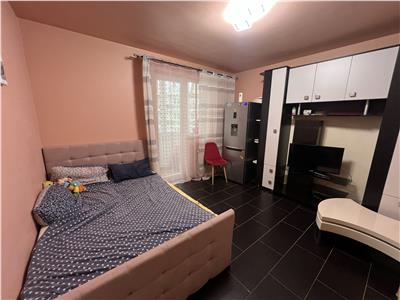 De inchiriat garsoniera decomandata cu balcon la etajul 2 zona Turnisor