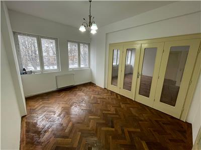 De inchiriat apartament cu 4 camere ultracentral in Sibiu