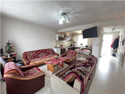 De vanzare casa cu 3 camere 2 balcoane 2 bai terasa si curte proprie in zona Calea Cisnadiei din Sibiu