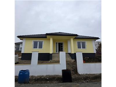 Casa individuala cu 4 camere si curte libera 340 de mp in orasul Cisnadie din Sibiu