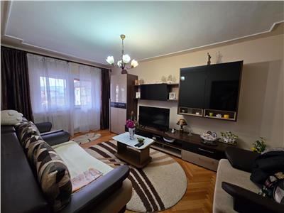Apartament de vanzare cu 3 camere decomandate 2 balcoane si pivnita in zona Terezian din Sibiu