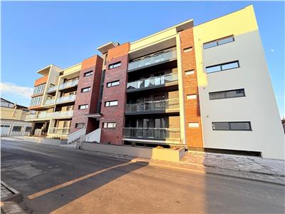 Apartament cu 3 camere de vanzare decomandate balcon si parcare zona Centrala