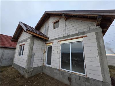 Casa individuala de vanzare cu 3 camere decomandate si teren de 330 mp in comuna Cristian judet Sibiu