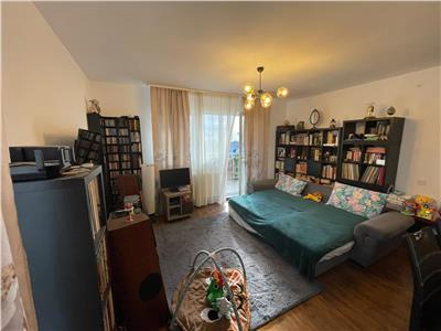 De vanzare apartament cu 3 camere decomandate 3 balcoane si loc parcare in zona Rahovei Sibiu