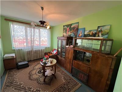 De vanzare apartament cu 3 camere decomandate si balcon situat in zona Rahovei din Sibiu