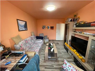 De vanzare apartament cu 3 camere decomandate etaj 1 zona Vasile Aaron din Sibiu