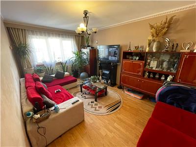 De vanzare apartament cu 3 camere decomandate balcon si pivnita in zona Vasile Aaron din Sibiu