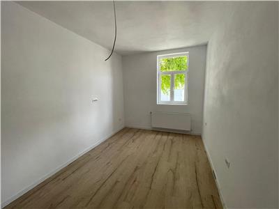 De vanzare apartament cu 2 camere pivnita si curte comuna in zona Piata Cluj din Sibiu