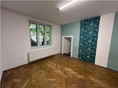 Casa individuala cu 3 camere de inchiriat garaj si teren de 200 mp situata in zona Calea Dumbravii din Sibiu