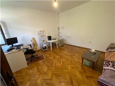 De vanzare apartament cu 2 camere cu balcon garaj curte si 2 pivnite in zona ultracentrala din Sibiu