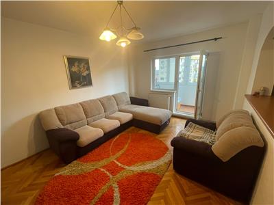 De inchiriat apartament cu 4 camere decomandate si balcon situat la etaj intermediar in zona Mihai Viteazu din Sibiu