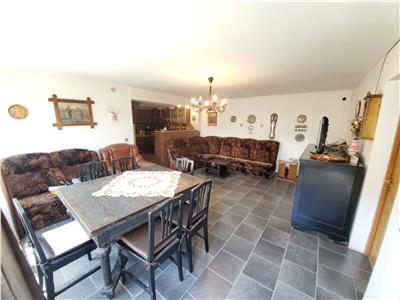 Casa de vanzare compusa din 8 camere si 3 bai in Sibiu zona Lazaret