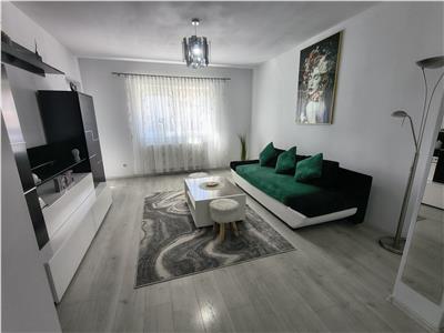 De inchiriat apartament modern la etajul 1 cu 2 camere decomandate, balcon si loc de parcare privat in Sibiu